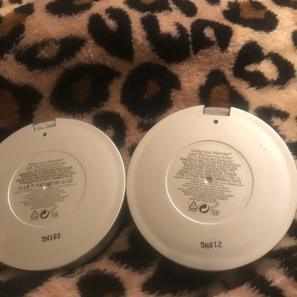 The balm bronzer and highlight - Picture 3 of 3